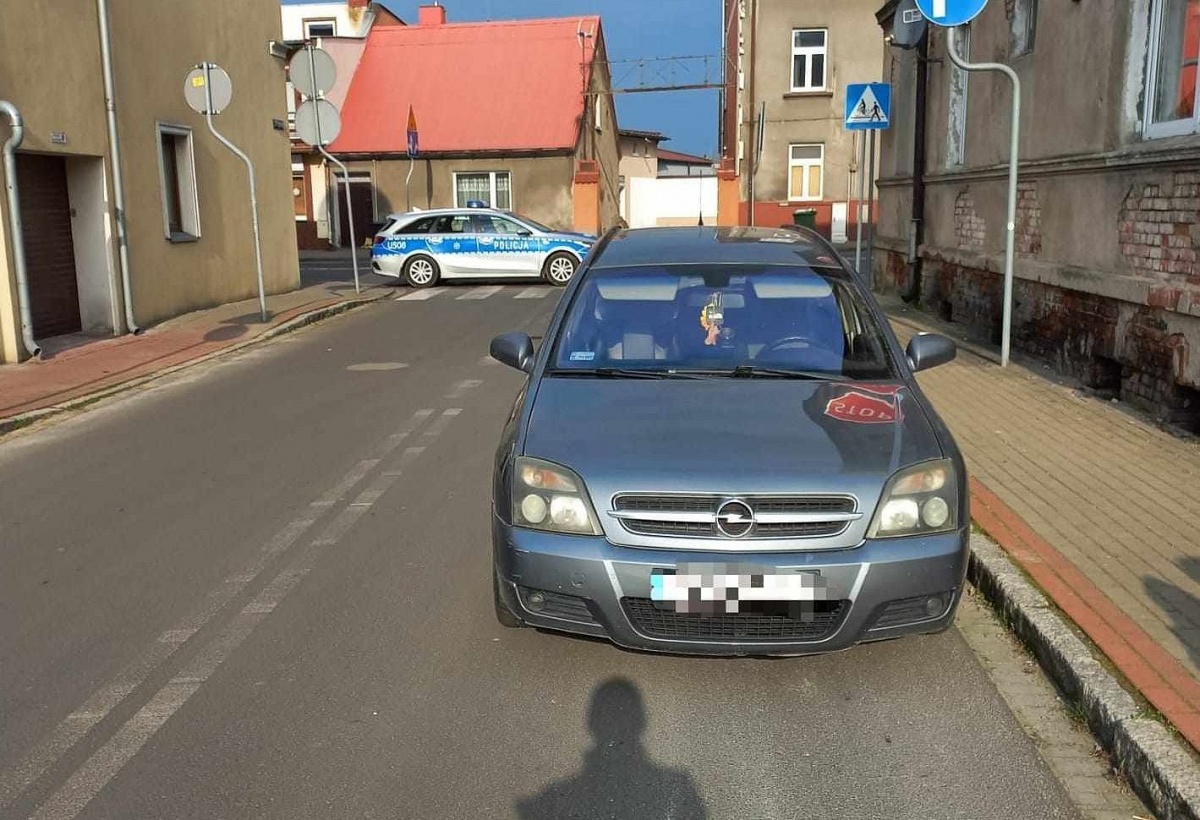 Potrącił nastolatkę na przejściu