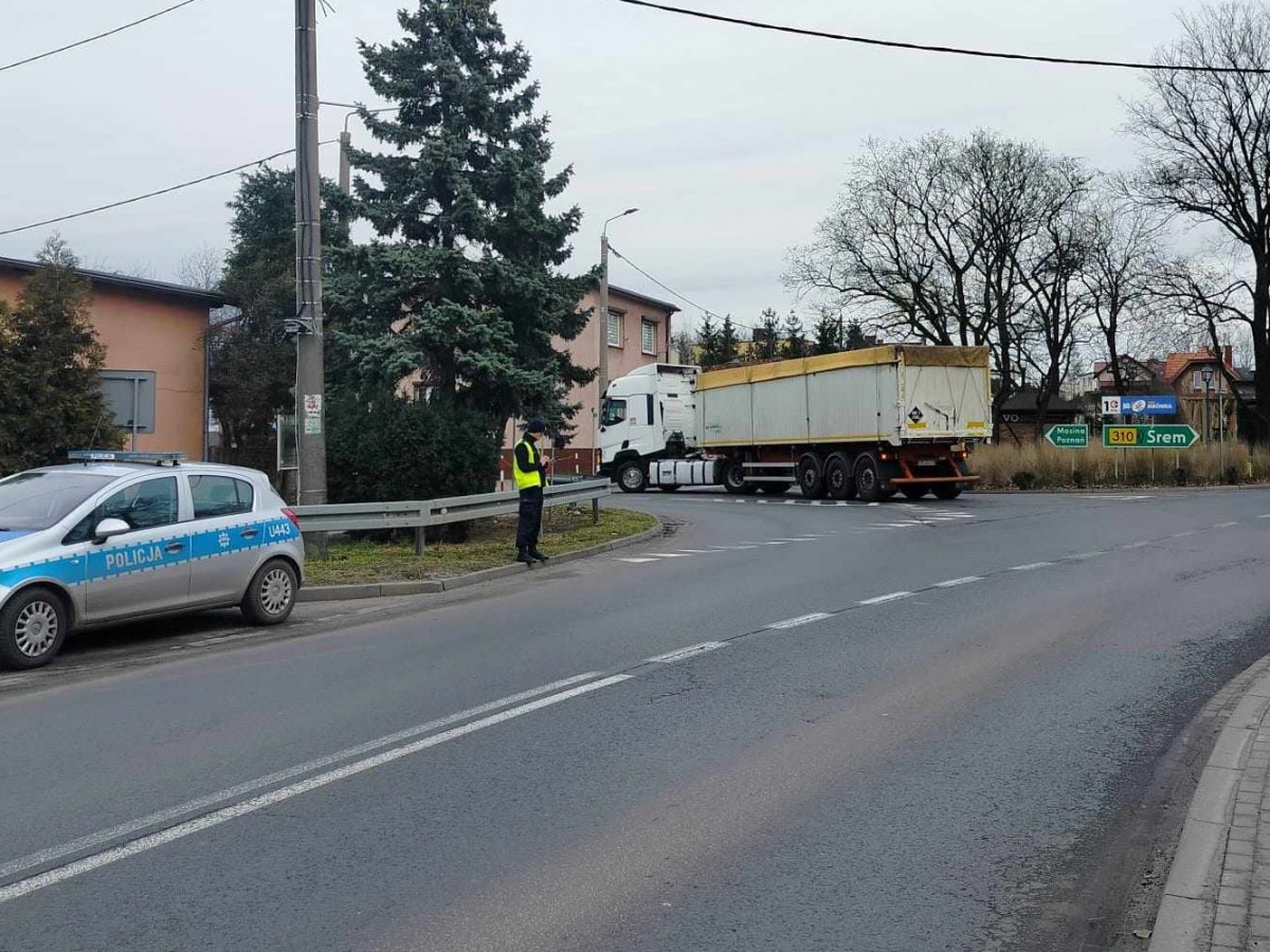 Ciągnikiem siodłowym potrącił rowerzystę