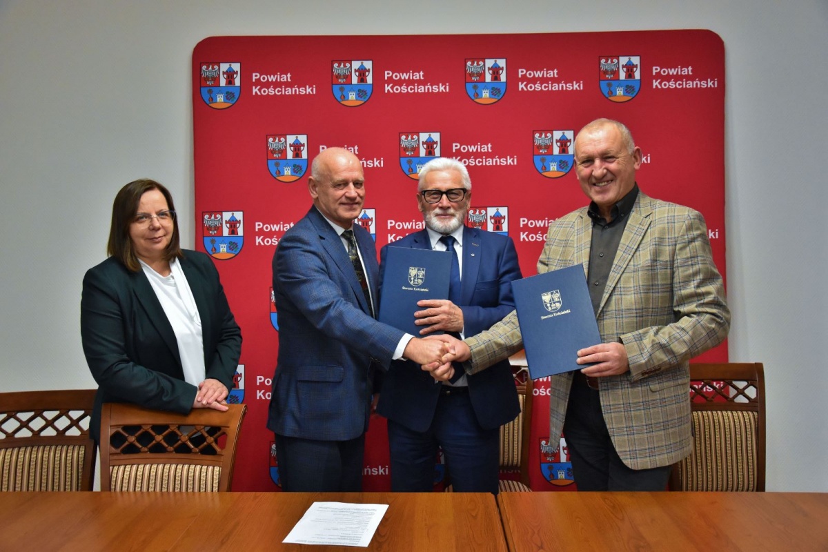 Podpisano umowę na przebudowę drogi Szczodrowo - Sierakowo