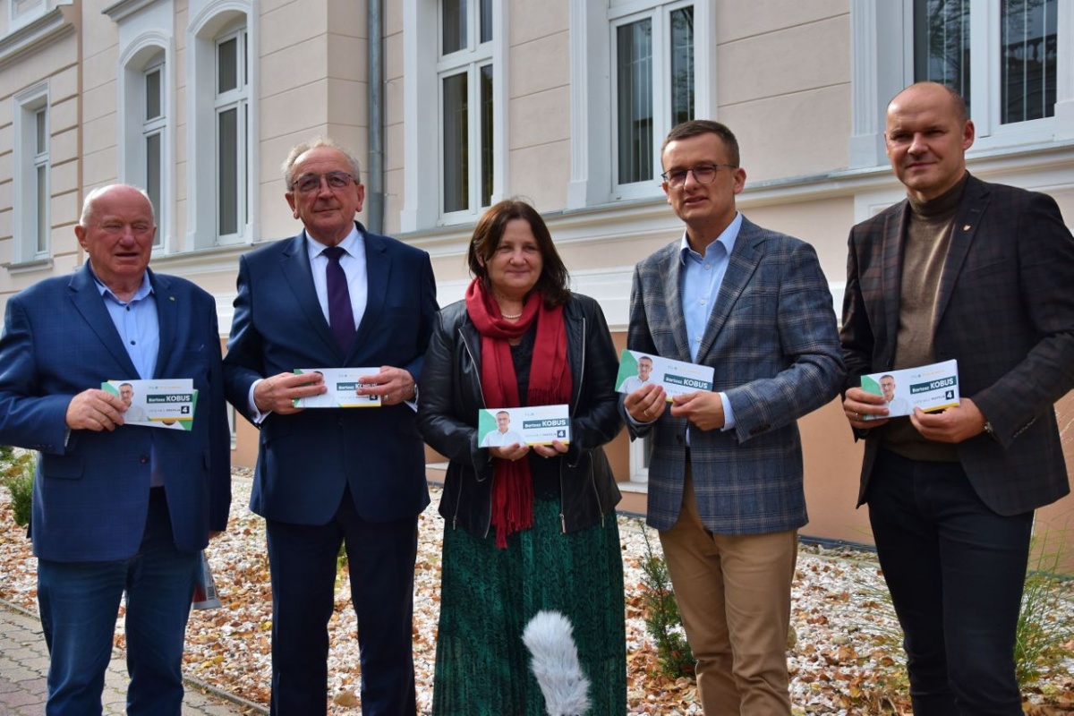 Briefing kandydatów Trzeciej Drogi - Kobusa i Sperzyńskiego