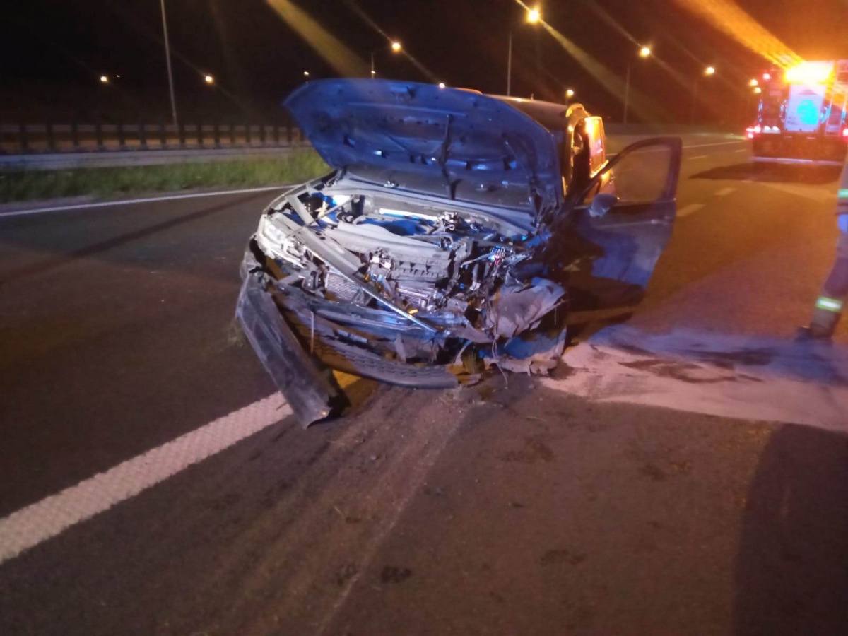Pęknięta opona przyczyną kolizji!