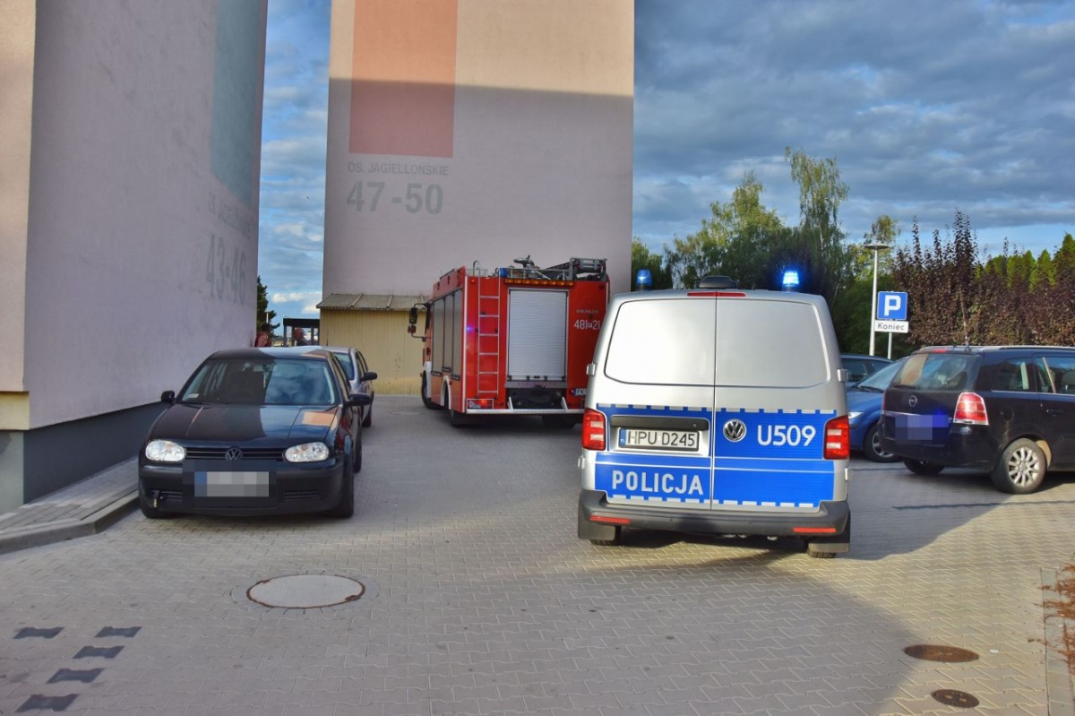 Akcja służb na os. Jagiellońskim. Co się dzieje?