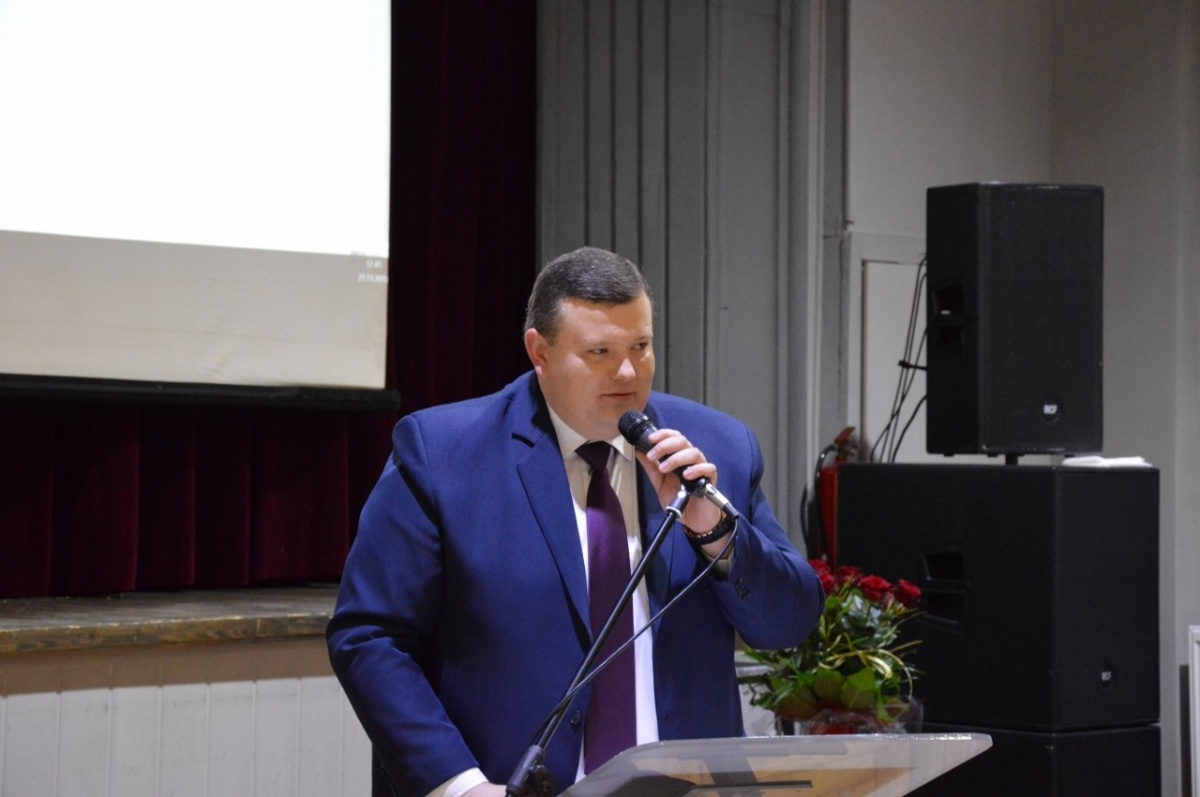 Przewodniczący dyrektorem 