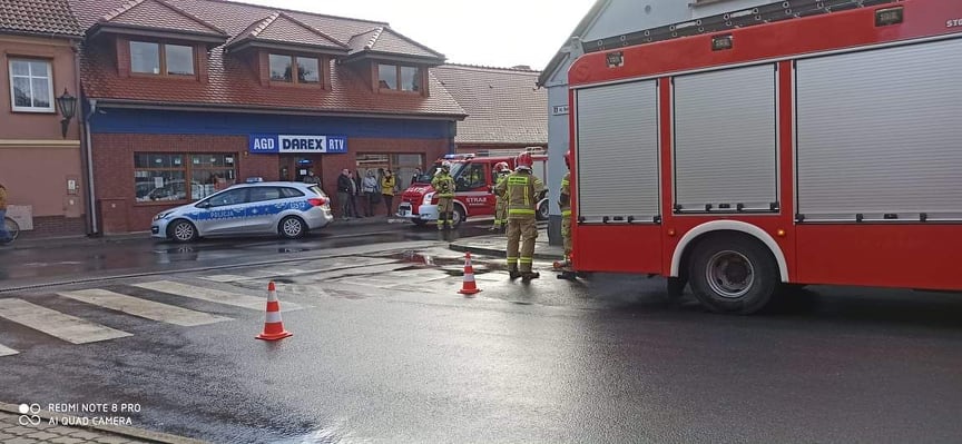 Wypadek z udziałem rowerzystki i drzwi samochodowych