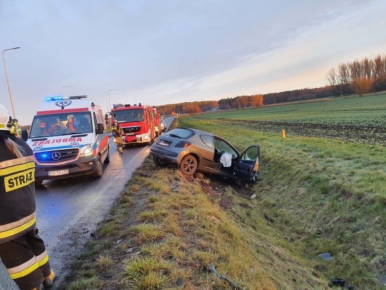 Nie zapanował nad samochodem. Dachował