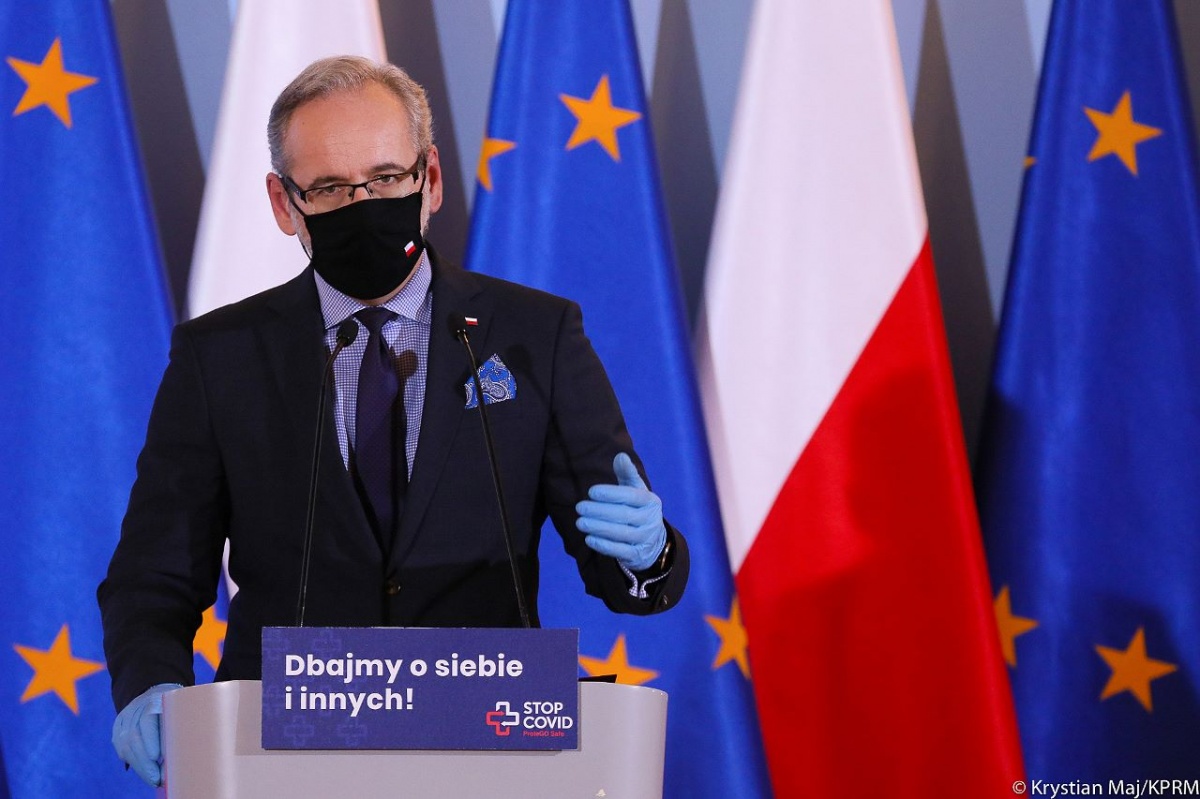 Zakrywanie ust i nosa tylko maseczkami od soboty!