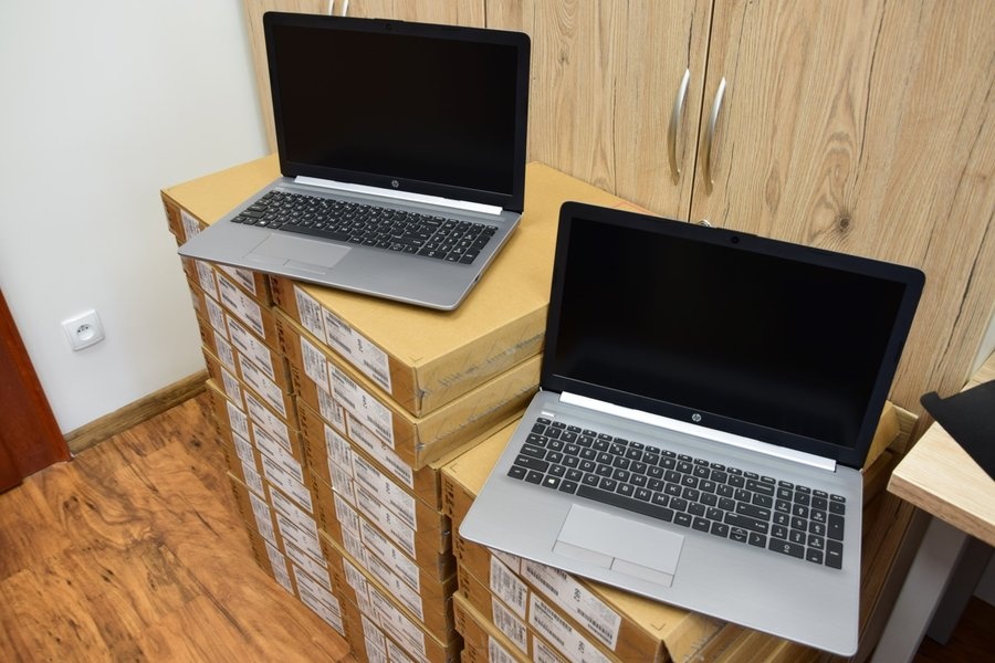 Pieniądze na zakup laptopów i tabletów dla uczniów!