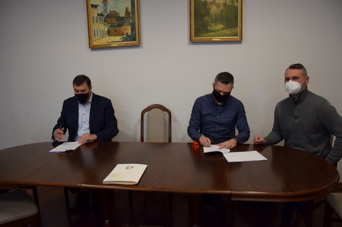Umowa na okna w przedszkolu podpisana!