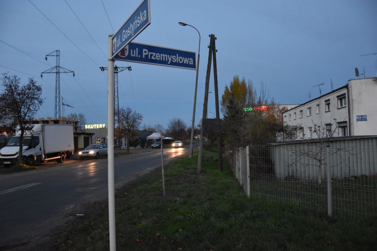 Lampy stoją, oświetlenia brak. Ciemności na Przemysłowej!
