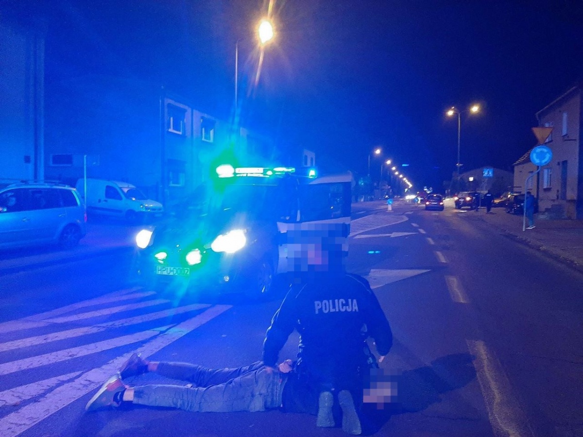 Uciekał, bo nie miał uprawnień. Spowodował kolizję!