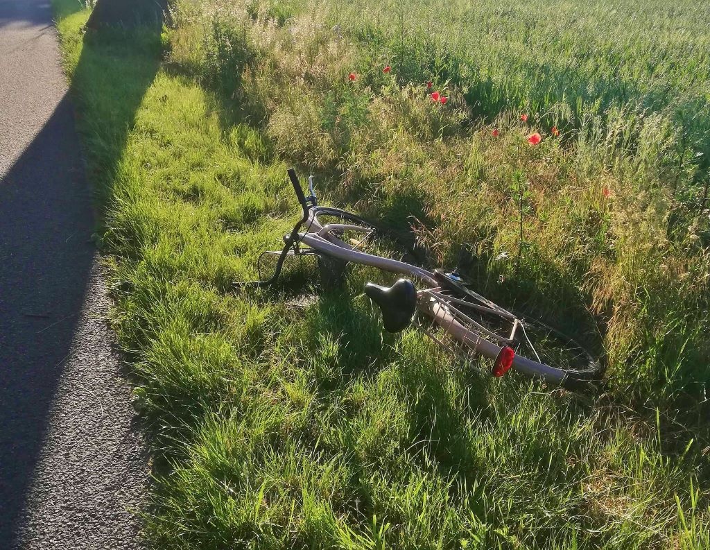 Potrącenie rowerzystki. Kierowcę oślepiło słońce?