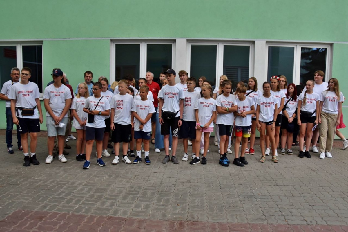 Kibice z Racotu w drodze do Paryża [ZDJĘCIA]