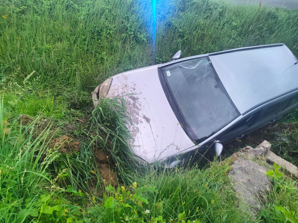 Najpierw wjechał w słup, potem do rowu. Był pijany