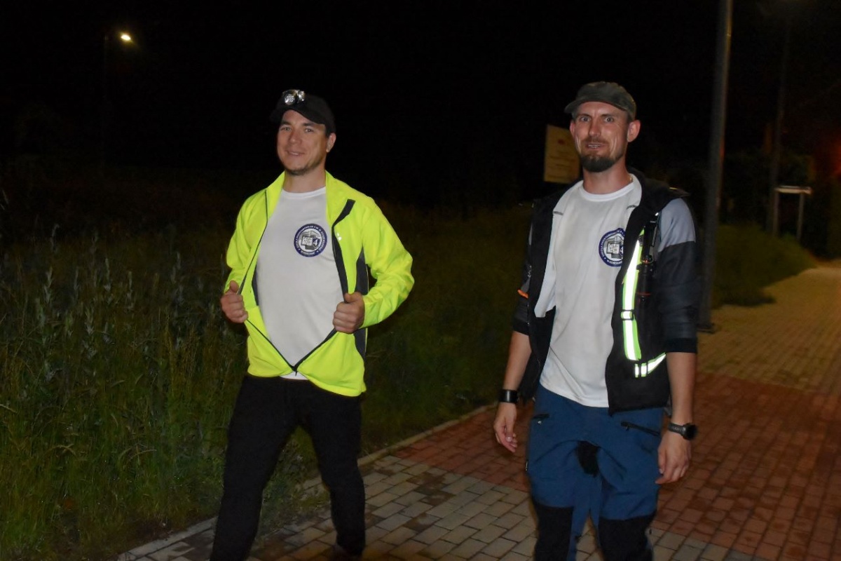 Przeszedł 100 kilometrów w niecałą dobę!