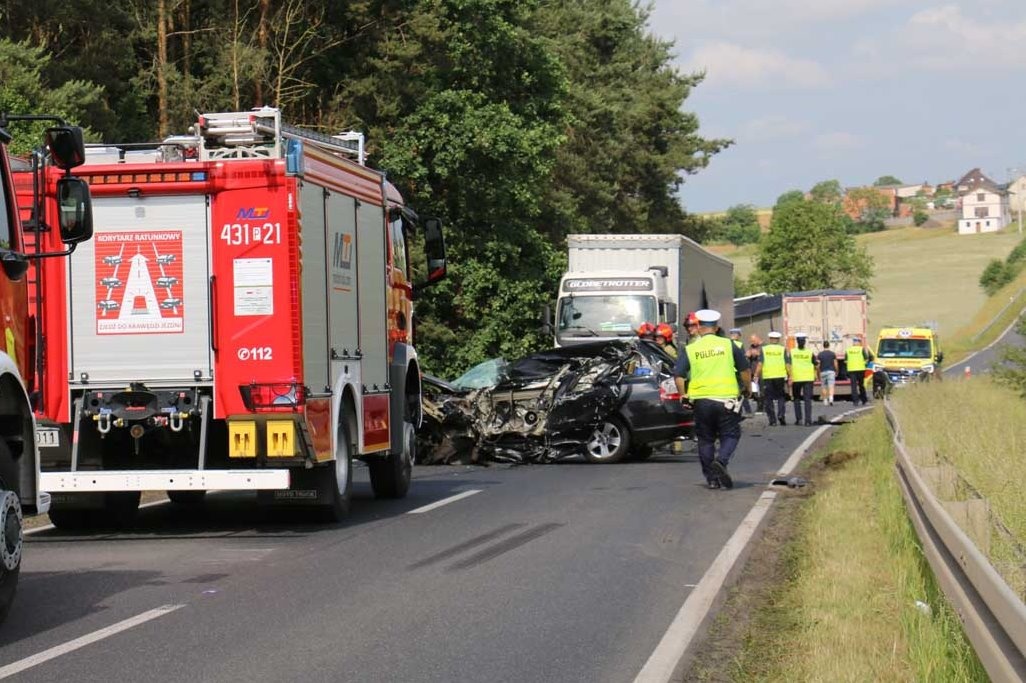 Tragedia koło Bielewa. Nie żyje kierowca osobówki