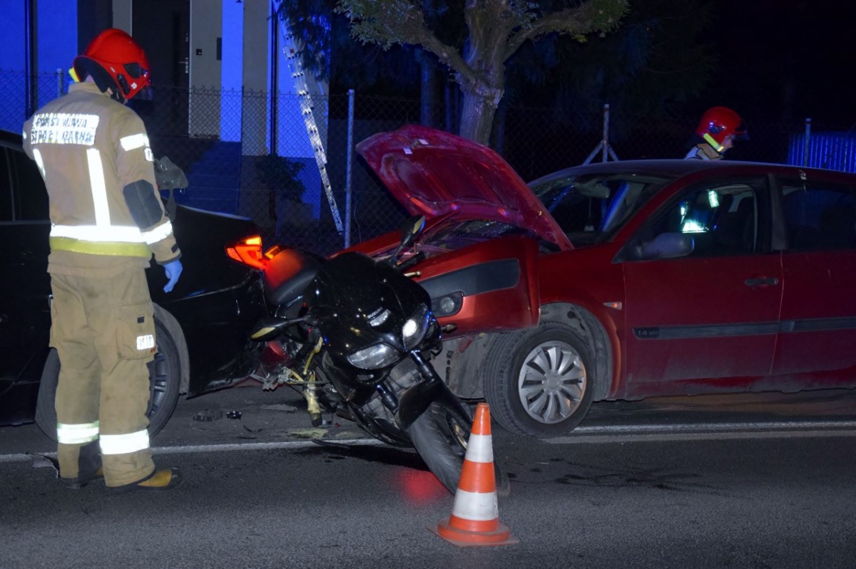 Wjechał w tył motocykla [ZDJĘCIA]