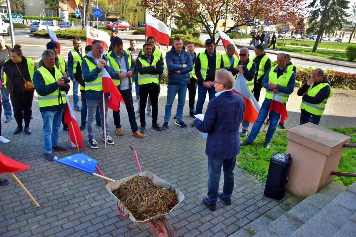 Protest pod biurem senatora [ZDJĘCIA]