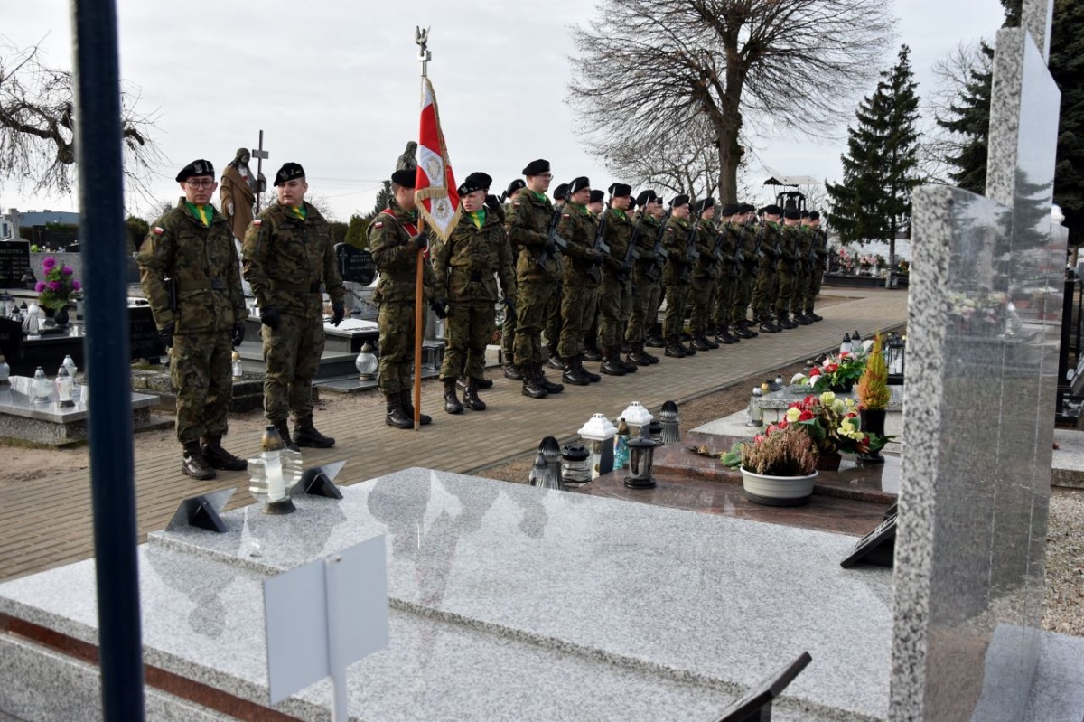 Odsłonięcie odnowionego grobu wojennego w Krzywiniu [ZDJĘCIA]