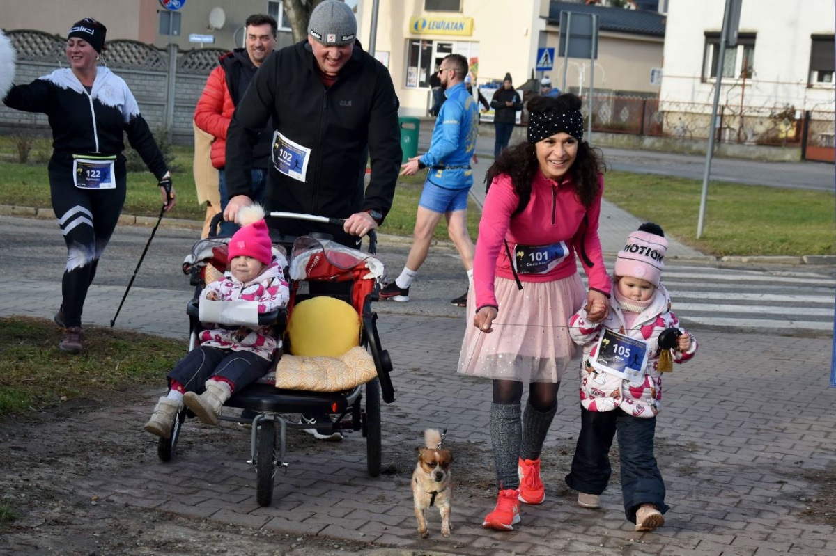 Bieg Sylwestrowy i Marsz Nordic Walking w Starych Oborzyskach [ZDJĘCIA]