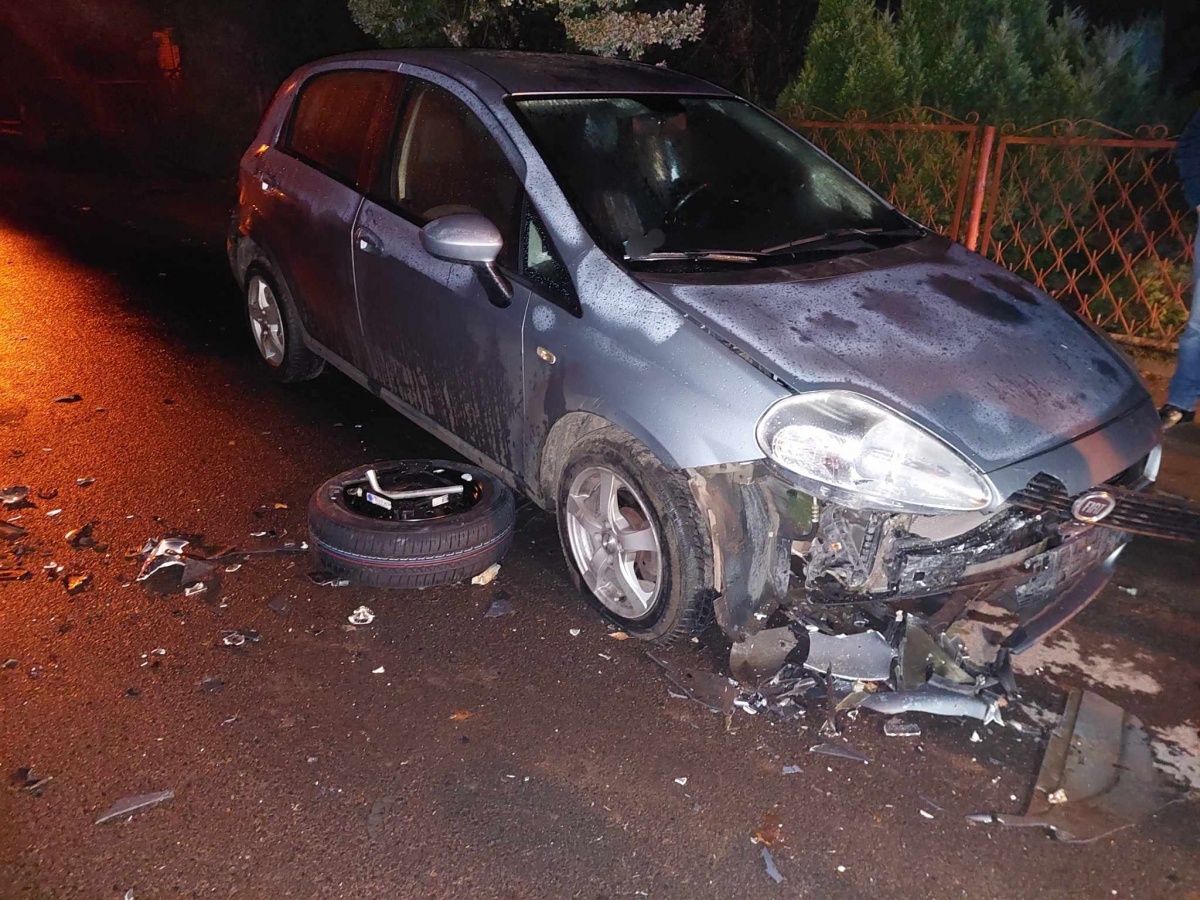 Wjechał w zaparkowane auta. Był pijany [ZDJĘCIA]