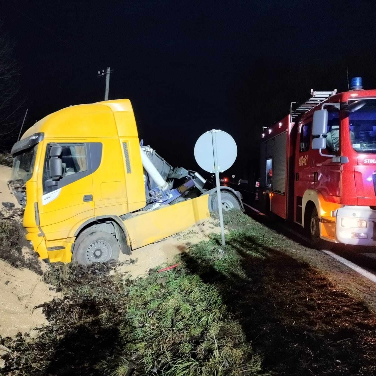 Próbował uniknąć zderzenia czołowego. Sprawca uciekł