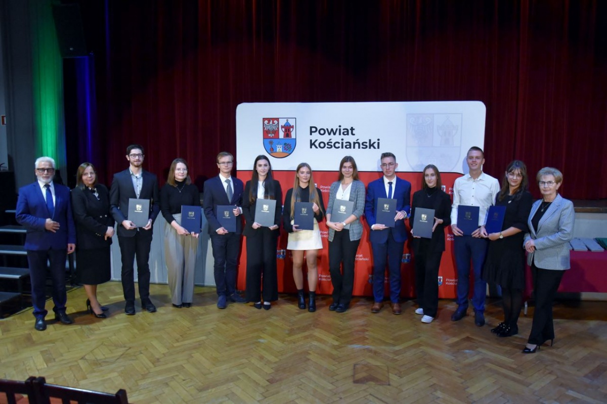Stypendia dla uczniów i studentów [ZDJĘCIA]