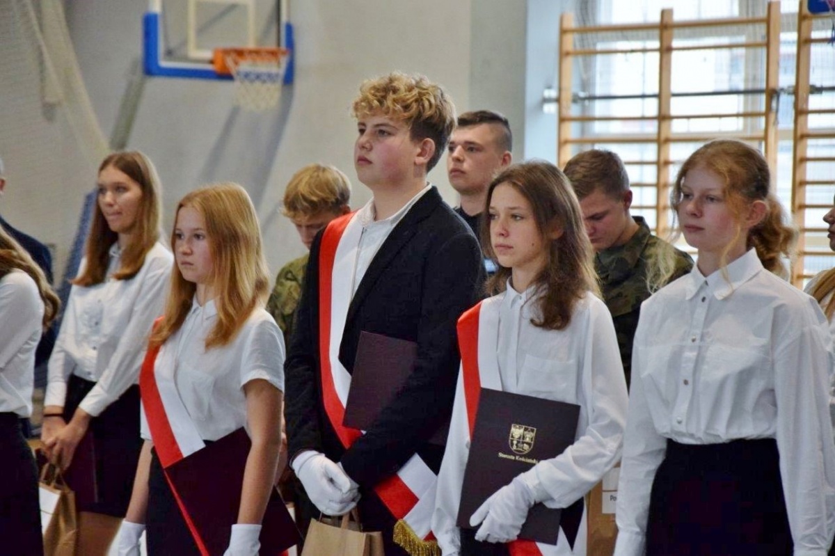 Na baczność, czy na spocznij?