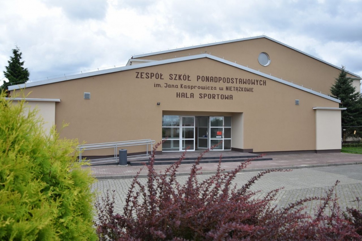 Nowa elewacja hali sportowej w Nietążkowie [ZDJĘCIA]