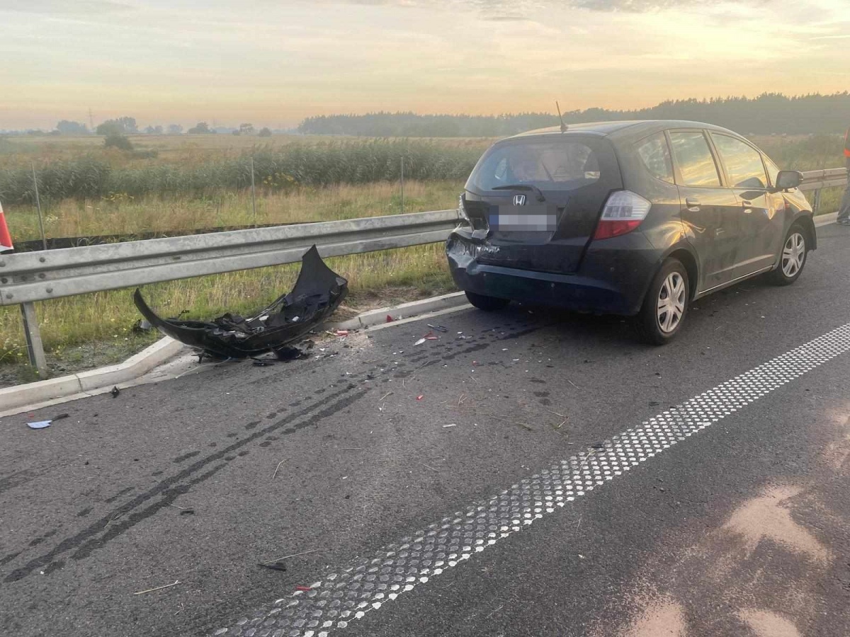 Zasnął za kierownicą i wjechał w bariery