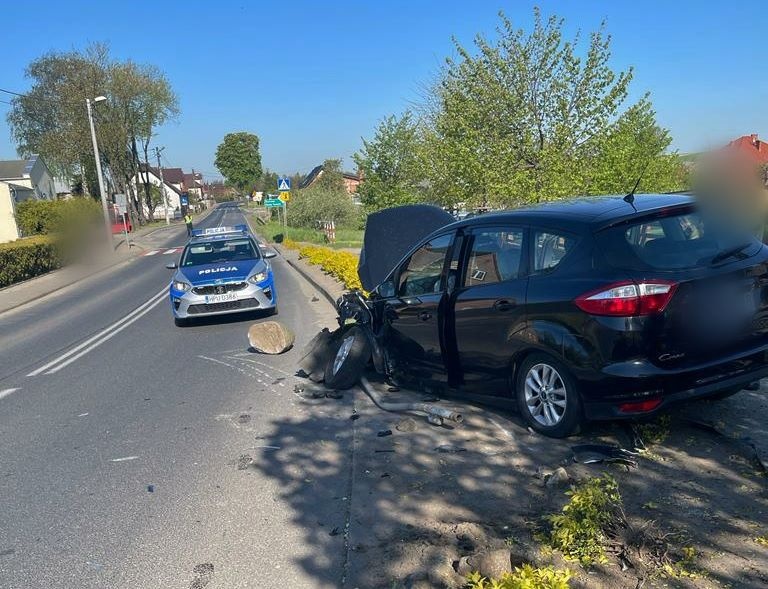 Zderzenie na skrzyżowaniu. Jedna osoba trafiła do szpitala [ZDJĘCIA]