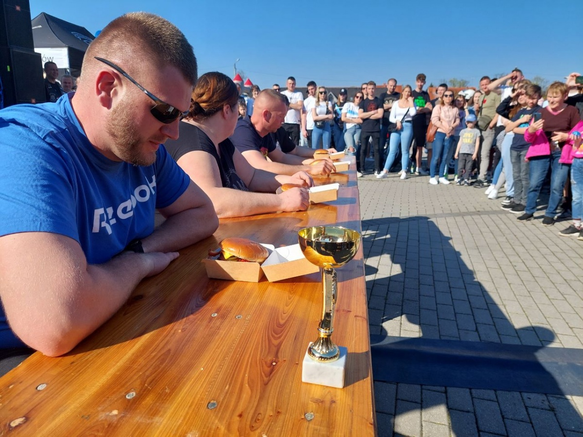 Foodstival i zlot motoryzacyjny w Śmiglu [ZDJĘCIA]