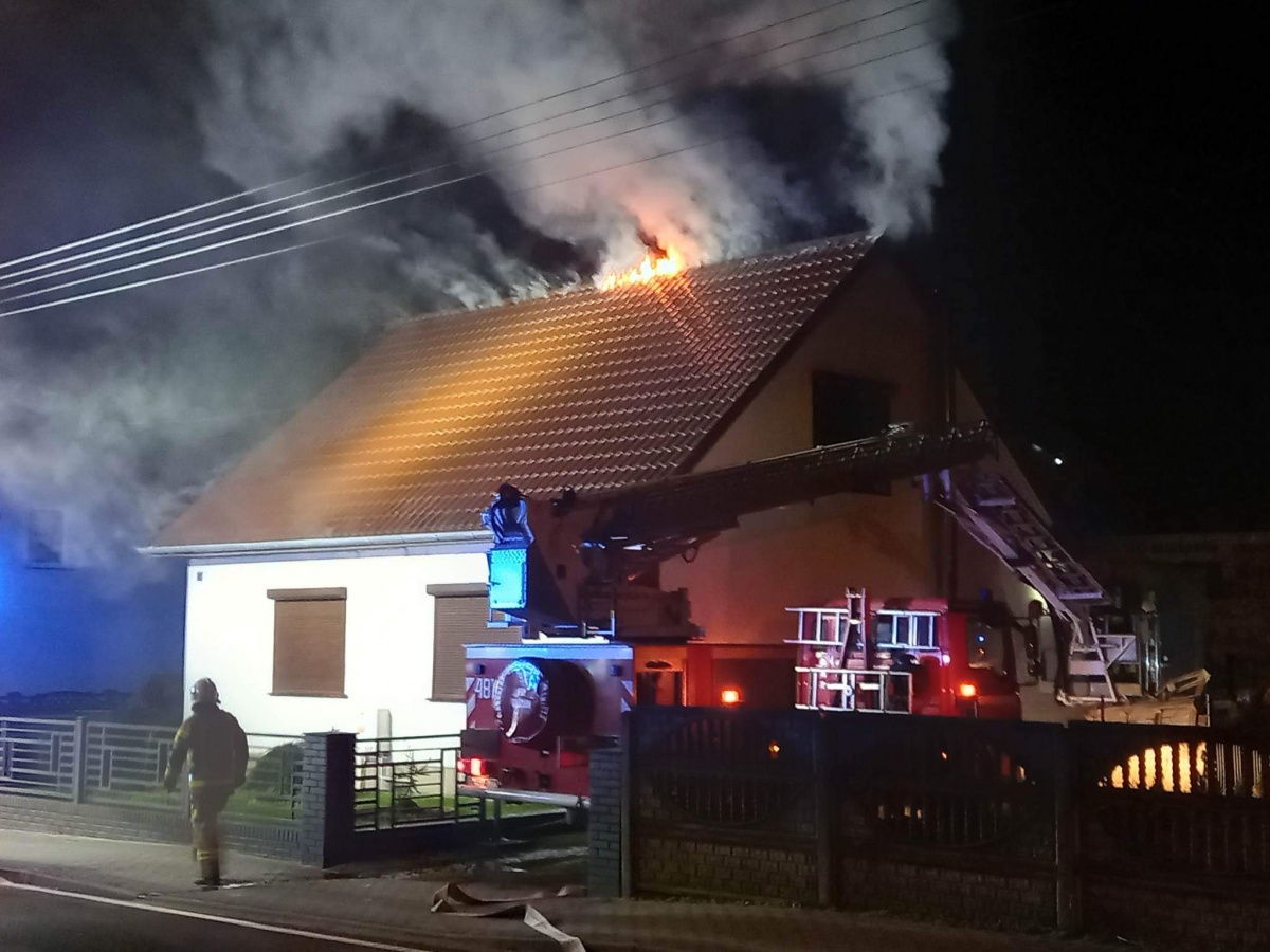 Pożar w budynku mieszkalnym w Widziszewie [ZDJĘCIA]