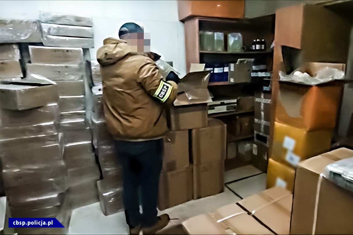 Akcja CBŚP w powiecie kościańskim! Zlikwidowano magazyn z nielegalnymi lekami!