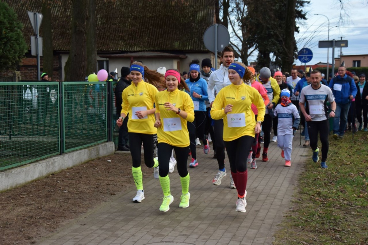 Bieg Sylwestrowy i Marsz Nordic Walking w Starych Oborzyskach [ZDJĘCIA]