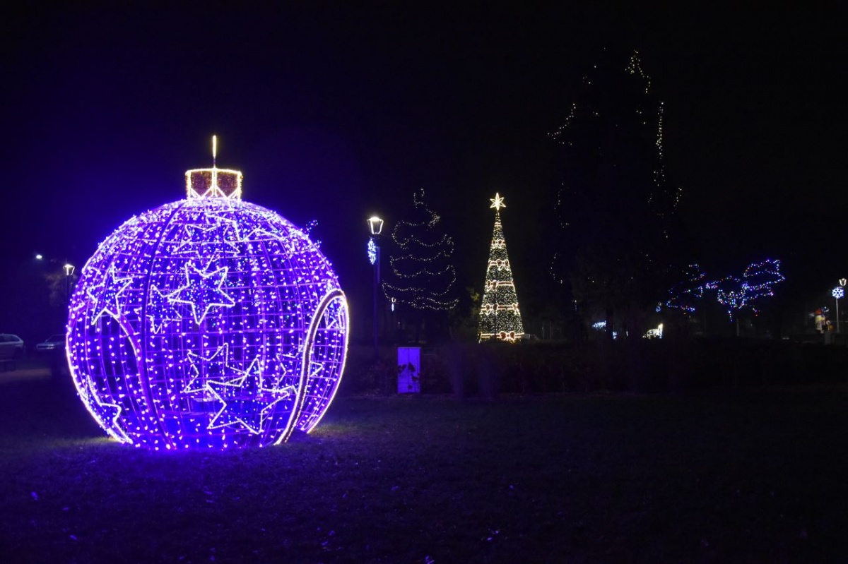 Świąteczne iluminacje na Placu Wolności [ZDJĘCIA]