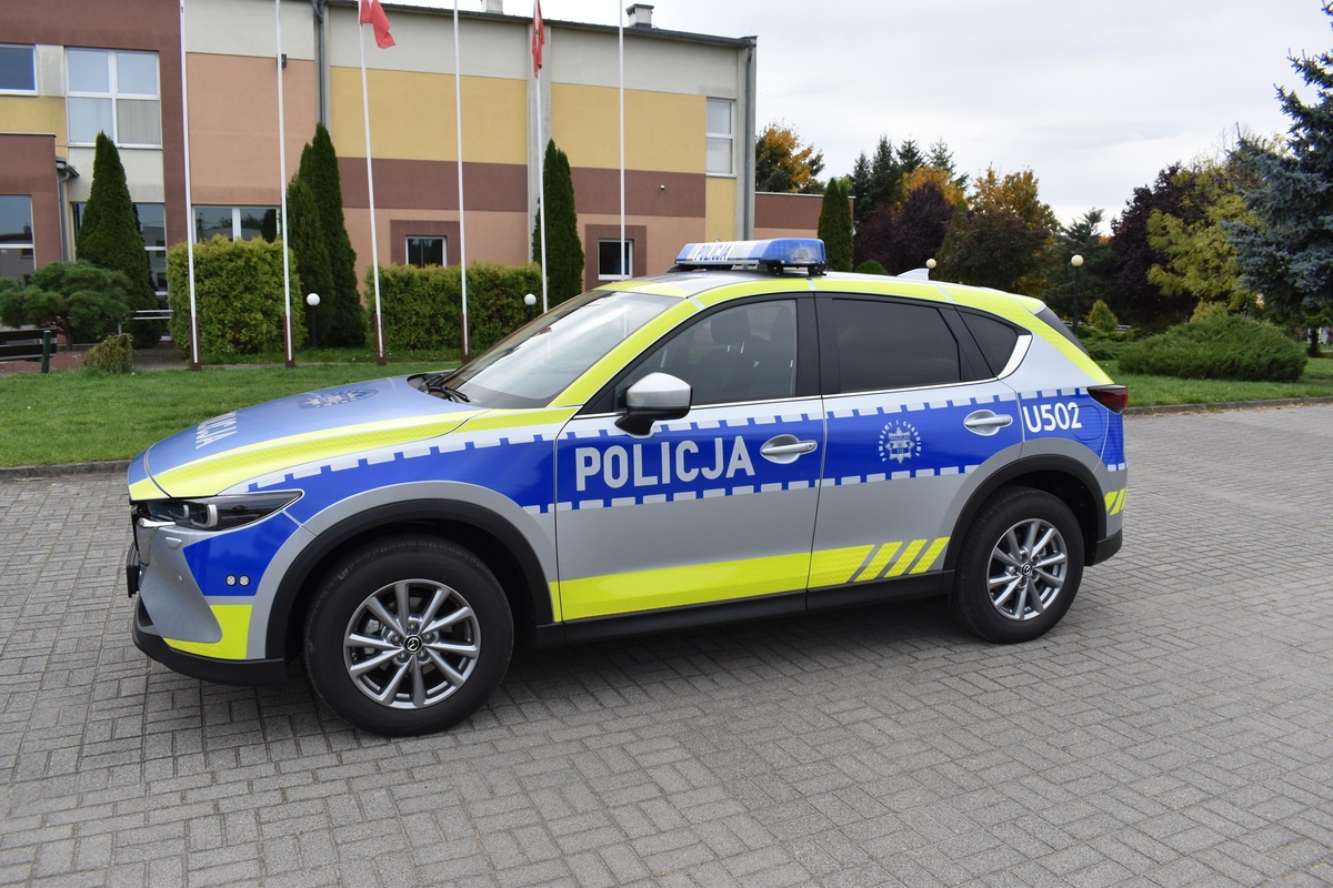 Nowy radiowóz policjantów z Krzywinia