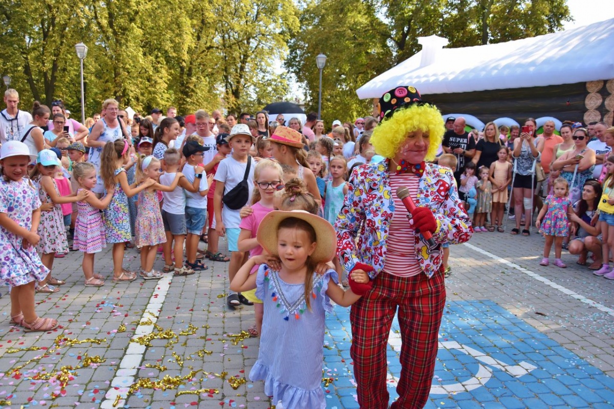 Kraina Bajek w Kościanie. Tłumy koło KOK [ZDJĘCIA]