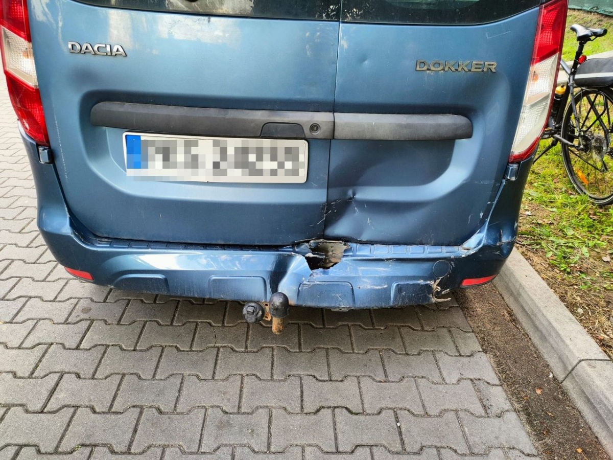 Kolizja trzech aut przy przejściu dla pieszych [ZDJĘCIA]