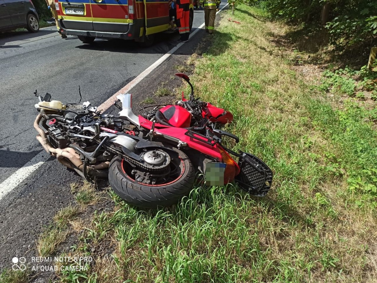 Wypadek z udziałem osobówki i motocykla
