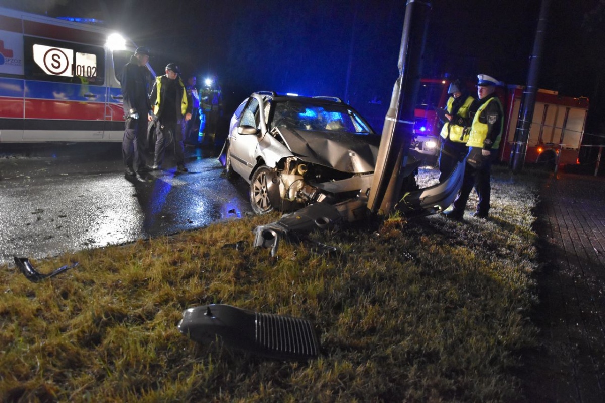 Wypadek na rondzie na Gostyńskiej [ZDJĘCIA]