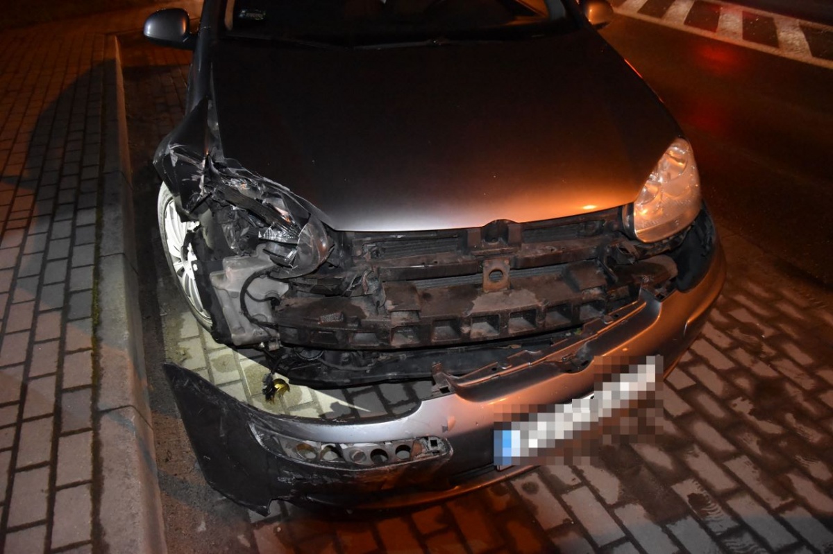 Najechał na tył jaguara. Kolizja na Łąkowej [ZDJĘCIA]