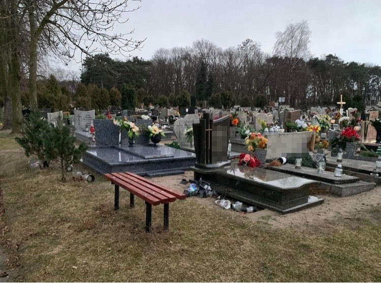 Refleksja na temat zniczy. Pamiętajmy o zniczodzielni!