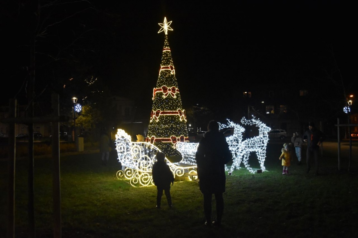 Świąteczne iluminacje na Placu Wolności [ZDJĘCIA]