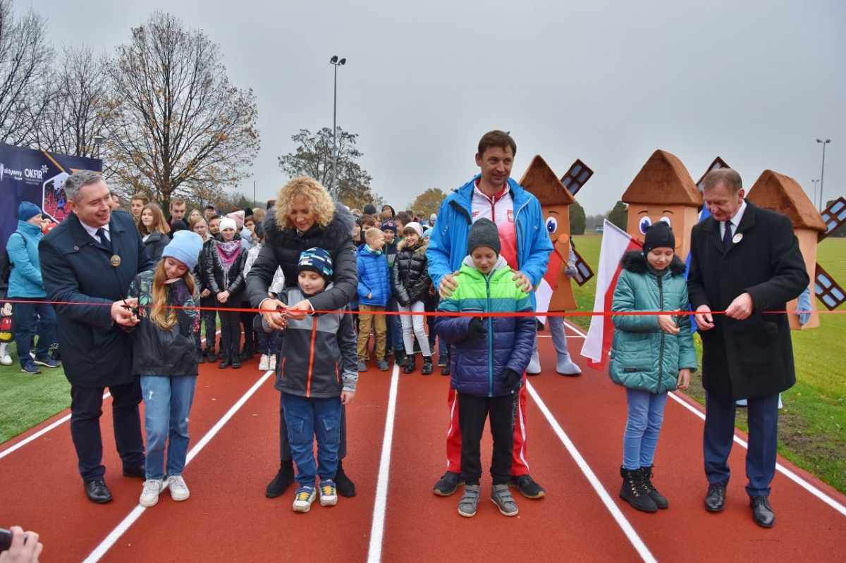 Otwarto stadion w Śmiglu po remoncie [ZDJĘCIA]