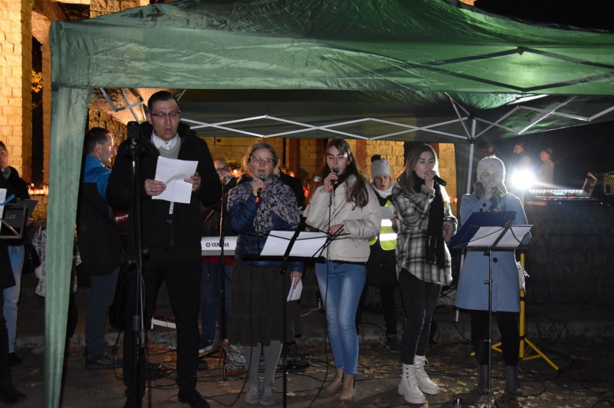 Koncert i wieczór na cmentarzu [ZDJĘCIA]
