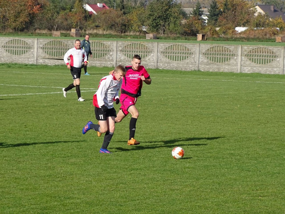 Liga wiejska - grad goli, ale bez zaskoczeń