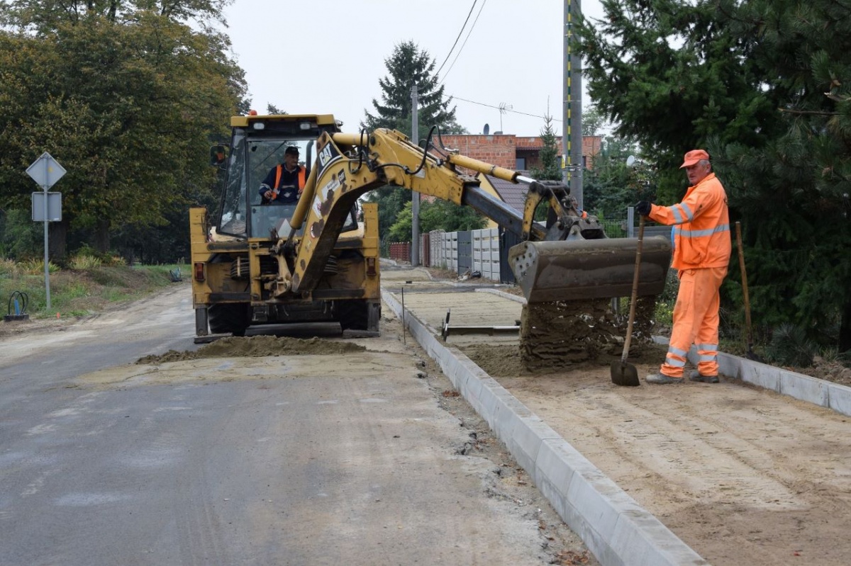 Trwają prace na drodze Kokorzyn - Szczodrowo [ZDJĘCIA]