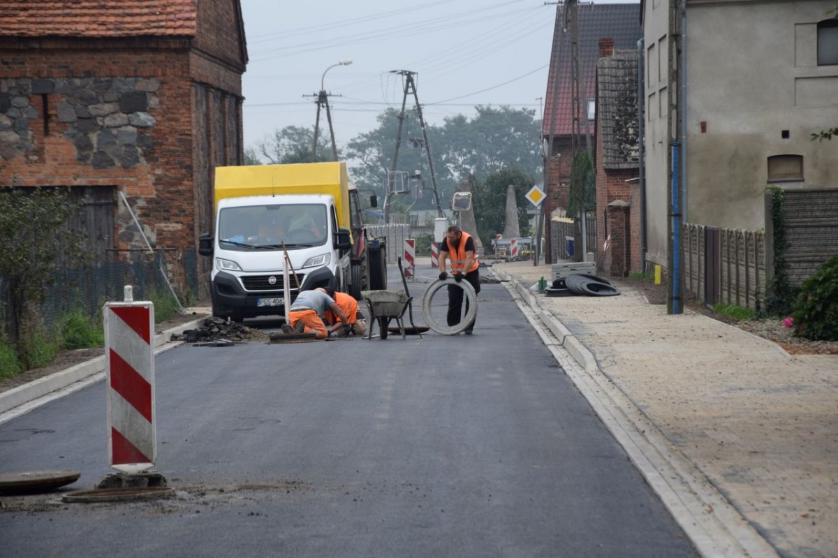Droga Nietążkowo - Robaczyn prawie gotowa