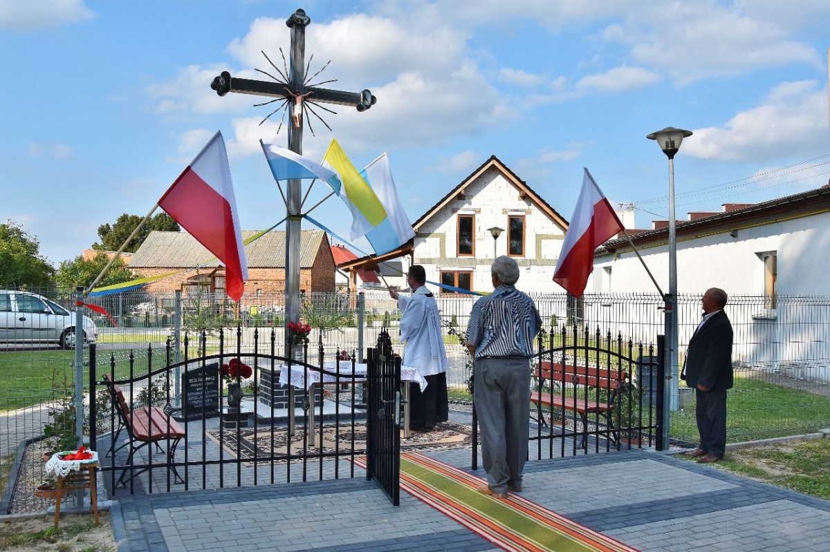 Krzyż w Katarzyninie poświęcony! [ZDJĘCIA]