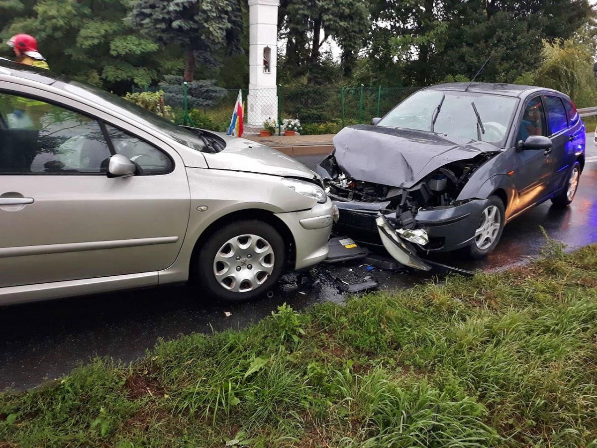 Wypadek w Spytkówkach. Czołowe zderzenie dwóch aut!